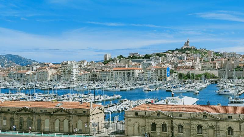 Vue panoramique du Vieux-Port de Marseille